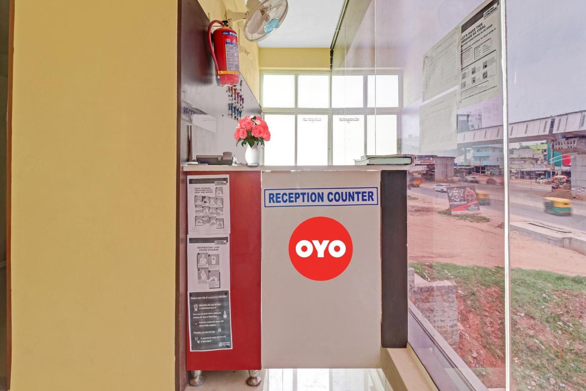 OYO 88893 Lakshmi Sri Deluxe Boarding&Lodgeing Kumbalgod Exterior foto